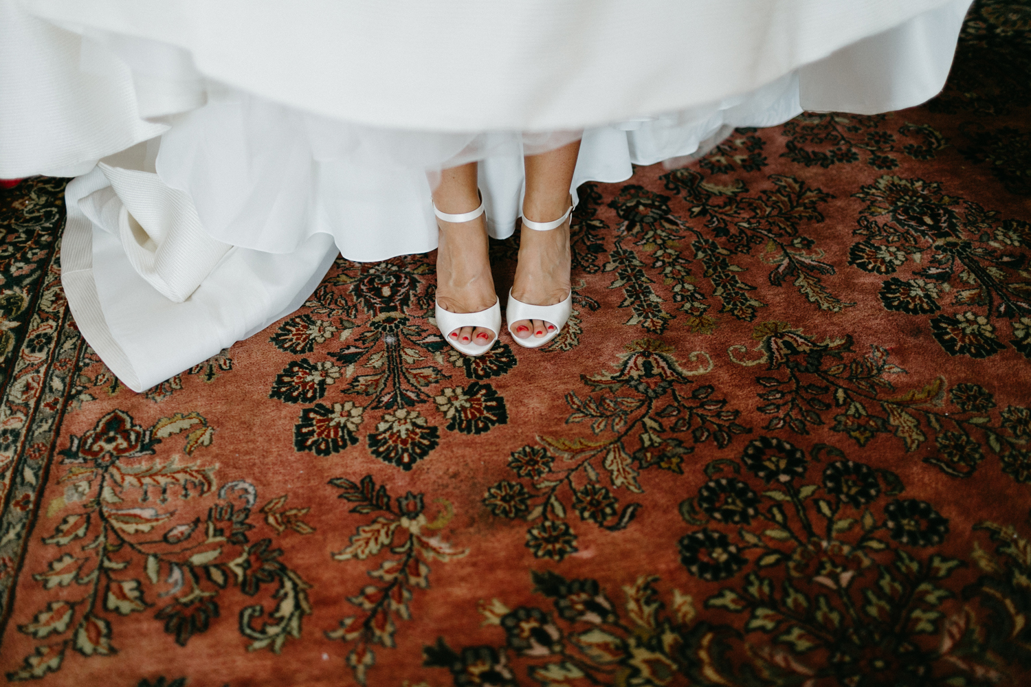 The Cedar Room bride getting ready